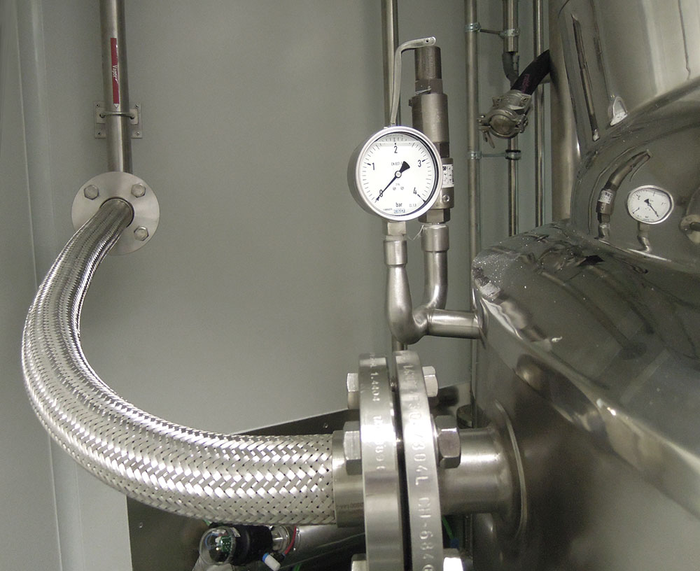 Cleanroom Utilities - Entrada de vapor y salida de agua fría a la camisa de un reactor